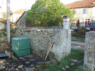 Un nouveau compost, près de l'entrée.